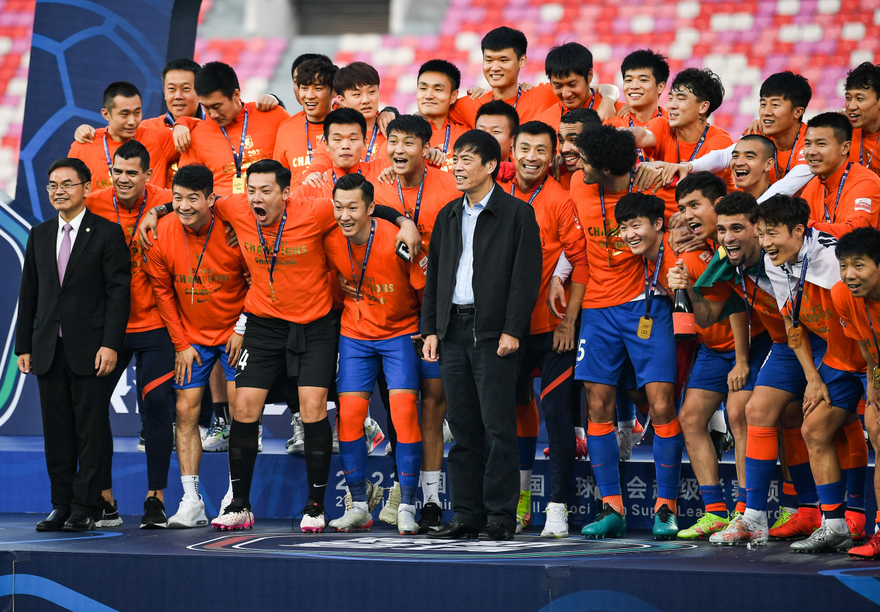 关于转会期洛杉矶湖人调整名单以备亚冠，队长鼓劲环节打磨，媒体盛赞，阵容厚度经受考验的信息